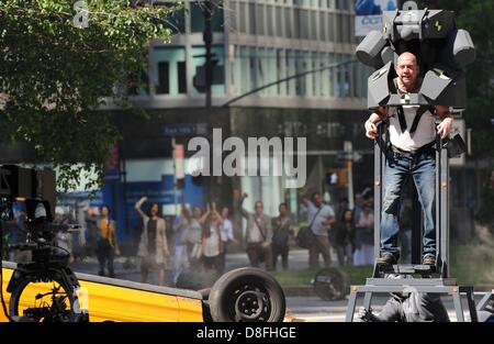 New York, USA. 27th May 2013. Paul Giamatti on location for SPIDER MAN Film Shoot in Manhattan, Park Avenue, Manhattan, New York, NY May 27, 2013. Photo By: Kristin Callahan/Everett Collection/Alamy Live News Stock Photo