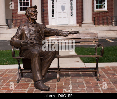 Statue Of Abraham Lincoln Sitting On A Bench In Front Of Gettysburg 