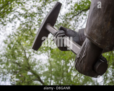 close up of a statue. Hands holding a hammer focusing on veins of the left hand Stock Photo