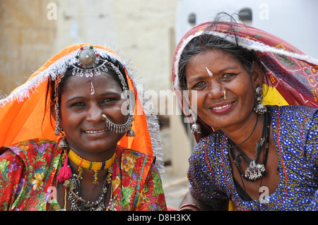 Women in traditional Rajasthani dress at Mehrangarh Fort, Jodhpur ...
