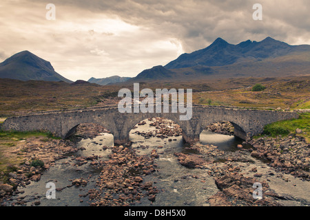 Old Bridge over the River Sligachan in front of the Black Cuilin Hills, Isle of Skye, Scotland Stock Photo