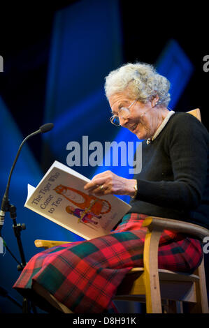 Judith Kerr reading her children's book 'The Tiger who came to Tea' on stage at Hay Festival 2013 Hay on Wye Powys Wales UK Stock Photo