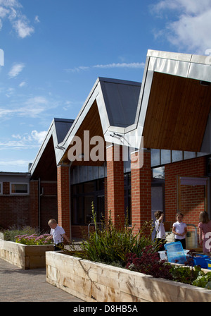 The Winchcombe School, Newbury, United Kingdom. Architect: Architype Limited, 2012. Facade elevation in perspective with jagged Stock Photo