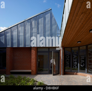 The Winchcombe School, Newbury, United Kingdom. Architect: Architype Limited, 2012. View from inner courtyard to reception. Stock Photo