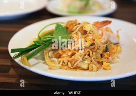 Thai stir-fried noodles with shrimps Stock Photo