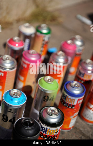 Used cans of spray paint Stock Photo - Alamy