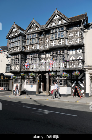 The famous Feathers Hotel in Ludlow, Shropshire, built as private home in 1619. Tudor style half-timbered building Stock Photo
