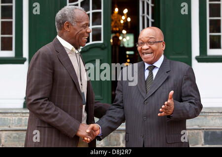 Cape Town, South Africa.May 29, 2013.  Hollywood star Danny Glover and South African President Jacob Zuma outside the presidential residence on Cape Town, South Africa.May 29, 2013.   Credit:  Gallo images/Alamy Live News Stock Photo