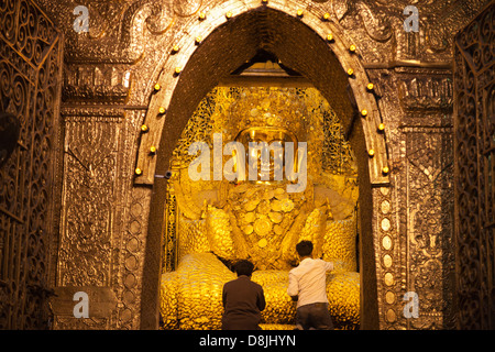 Gold leaf-encrusted Buddha in the Mahamuni Pagoda in Mandalay, Myanmar 3 Stock Photo