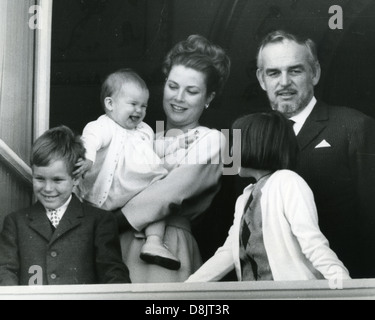 PRINCE RANIER OF MONACO about 1969 with wife Princess Grace and their children from l: Albert, Stephanie, Caroline Stock Photo
