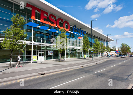 Exterior of Tesco Extra supermarket in Slough, Berkshire, England, GB, UK. Stock Photo