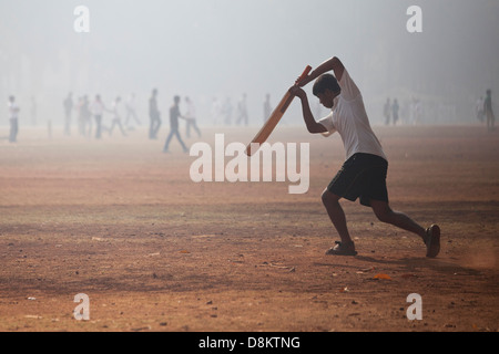 Boys playing cricket at the Oval Maidan in Mumbai, India Stock Photo