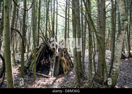 native american lean to shelter clipart