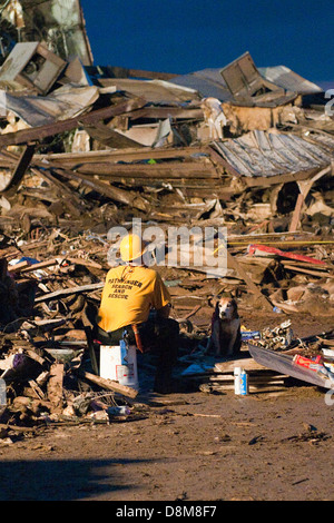 In response to the Oklahoma tornado in Moore, the U.S. Air Force ...
