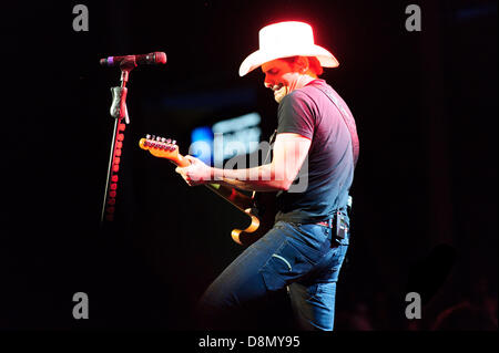 Toronto, Ontario, Canada. 31st May 2013. Country singer BRAD PAISLEY performs live at Molson Canadian Amphitheatre. (Credit Image: Credit:  Igor Vidyashev/ZUMAPRESS.com/Alamy Live News) Stock Photo