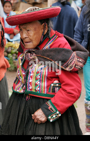 Old Quechua woman on traditional indigenous Sunday market in Chinchero near Cuzco, Peru, South America Stock Photo