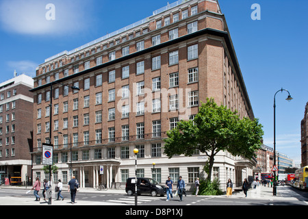 Bloomsbury Mansions Russell Square London Wc1 Stock Photo - Alamy