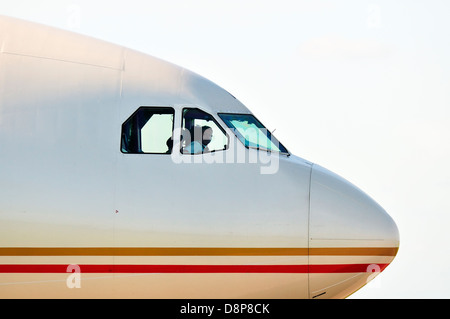 boeing vs airbus cockpit windows