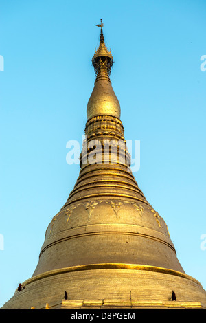 Monks walking on the main stupa at Shwedagon Pagoda or Great Dagon Pagoda or Golden Pagoda Yangon (Rangoon) Burma Myanmar Stock Photo