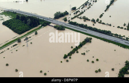 Kolbermoor, Germany. 3rd June 2013. The land is flooded around Kolbermoor, Germany, 03 June 2013. Heavy rains are causing serious flooding in Bavaria and other areas of Germany. Photo: PETER KNEFFEL/dpa/Alamy Live News