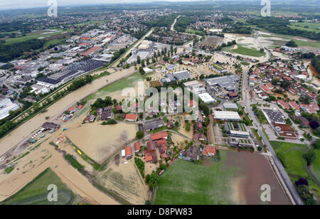 Kolbermoor, Germany. 3rd June 2013. The land and Autobahn A8 are flooded around Kolbermoor, Germany, 03 June 2013. Heavy rains are causing serious flooding in Bavaria and other areas of Germany. Photo: PETER KNEFFEL/dpa/Alamy Live News