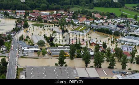 Kolbermoor, Germany. 3rd June 2013. The land is flooded around Kolbermoor near Rosenheim, Germany, 03 June 2013. Heavy rains are causing serious flooding in Bavaria and other areas of Germany. Photo: PETER KNEFFEL/dpa/Alamy Live News