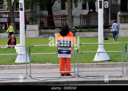 London, UK. 3rd June 2013. First of five daily protests by the London Guantánamo Campaign, against the continuing detention of Shaker Aamer Stock Photo