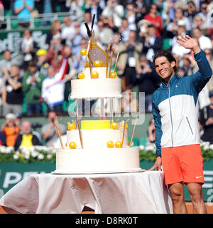 Paris, France. 3rd June 2013. Rafael Nadal of Spain receives a large birthday cake from the Federation Francaise de Tennis on court after the match between Rafael Nadal of Spain and Kei Nishikori of Japan in the fourth round of the French Open from Roland Garros. Credit:  Action Plus Sports Images/Alamy Live News Stock Photo