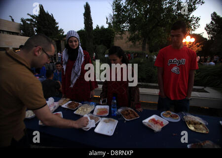 Jerusalem. 3rd June 2013. Palestinians of the wattan student movement participate in the fifth Palestinian Heritage Festival at the Hebrew University in Jerusalem on June 3, 2013  (Credit Image: Credit:  Saeed Qaq/APA Images/ZUMAPRESS.com/Alamy Live News) Stock Photo