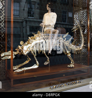 Louis Vuitton Fifth Avenue – Dinosaur Window Display