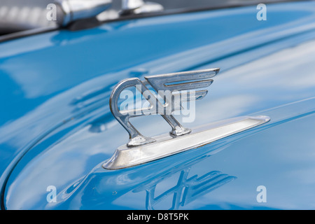 Austin classic car 'art deco' inspired 'Flying A' bonnet mascot. Stock Photo