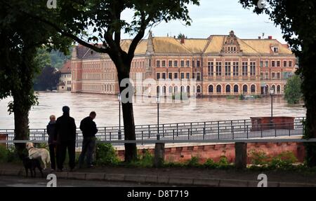 Saxony, Germany. 3rd June 2013. The flooding along the swollen Mulda River in Grimma, Germany, 03 June 2013. Photo: JAN WOITAS/dpa/Alamy Live News Stock Photo