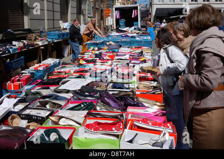 CALIS, TURKEY, 12TH AUGUST 2015: An english lady buying fake shoes from a  market stall in calis in turkey, 12th august 2015 Stock Photo - Alamy