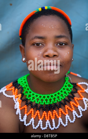 Zulu maiden, Zulu Reed Dance at eNyokeni Palace, Nongoma, South Africa ...