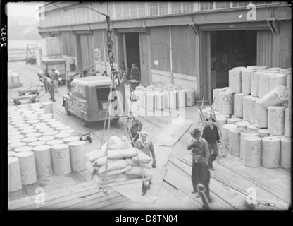 Wharf workers on Number 9 wharf Jones Bay, Pyrmont Stock Photo