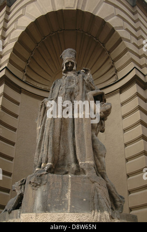 Judah Loew ben Bezalel the Rabbi Loew statue by Ladislav Saloun at ...