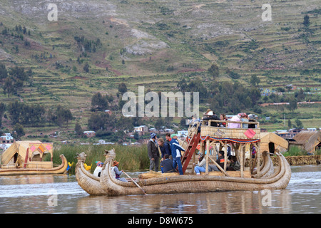 Reed boat with tourists, Uros Islands, Lake Titicaca, Peru Stock Photo