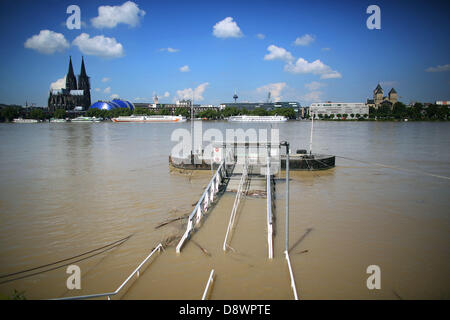 Cologne, Germany. 5th June, 2013. A jetty is flooded by the floodwater of the River Rhine near Cologne, Germany, 5 June 2013. The water levels of the Rhine have past their peak expecting further relief regarding the recent floods in Germany. Photo: Oliver Berg/dpa/Alamy Live News Stock Photo