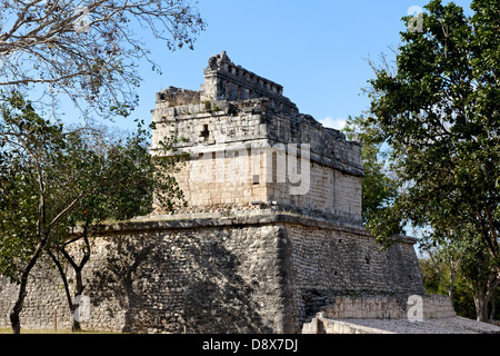 Mayan ruin amongst tropical bushes at Chichen Itza, Yucatan, Mexico. Stock Photo