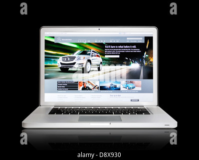 Mercedes Benz website - car manufacturer on Laptop screen Stock Photo