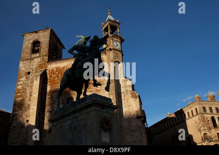 Monuments in the city of Trujillo. Equestrian statue of Francisco Pizarro in the main square, church of St. Martin in background Stock Photo