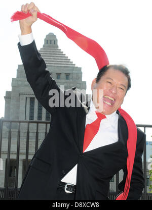 Tokyo, Japan. 5th June 2013. Former Japanese wrestler Antonio Inoki  gestures in front of the Diet in Tokyo on June 5, 2013 in Tokyo, Japan. He will run in the House of Councillors election in July as a candidate of Nippon Ishin no Kai ( Japan Restoration Party) (Credit Image: Credit:  Hajime Takashi/Jana Press/ZUMAPRESS.com/Alamy Live News) Stock Photo