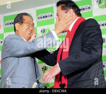 Tokyo, Japan. 5th June 2013. Former Japanese wrestler Antonio Inoki (R) and Shintaro Ishihara, co-head of the Japan Restoration Party gesture during a press conference  in Tokyo on June 5, 2013 in Tokyo, Japan. He will run in the House of Councillors election in July as a candidate of Nippon Ishin no Kai ( Japan Restoration Party) (Credit Image: Credit:  Hajime Takashi/Jana Press/ZUMAPRESS.com/Alamy Live News) Stock Photo
