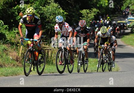 West Sumatra, Indonesia. 5th June 2013. Sea Keong Loh of OCBC Singapore Continental Team lead the peleton during hills climb at Stage 4 Tour de Singkarak 2013 from Sijunjung - Pulau Punjung, distance 189,5 km. (Photo by Robertus Pudyanto/AFLO/Alamy Live News) Stock Photo