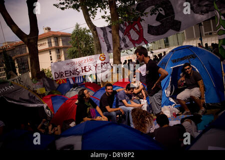 Istanbul, Turkey. 6th June, 2013. Young camped in Taksim square.  After several days of conflict, Taksim Square in Istanbul was quiet on 6th June, with people camping out and people chanting slogans against the government. Credit:   Jordi Boixareu/Alamy Live News Stock Photo