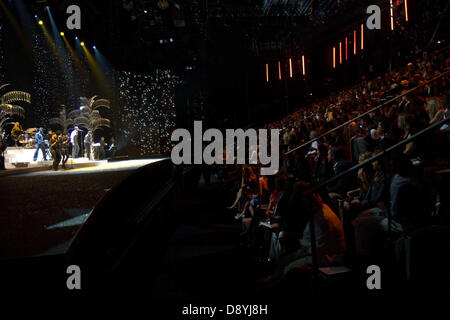 Nov 15, 2008 - Miami Beach, Florida, U.S. - USHER performing at the 2008 Victoria's Secret Fashion Show held at Fontainebleau in Miami Beach. (Credit Image: © Dana Numkena/ZUMAPRESS.com) Stock Photo