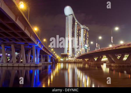 East Coast Parkway on left and Bayfront avenue on right with Marina Bay Sands hotel by night in Singapore Stock Photo