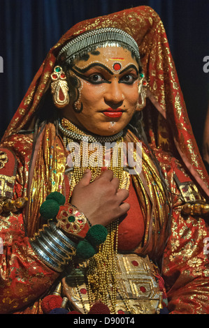 traditional Kathakali dance performer in Kerala, India Stock Photo - Alamy