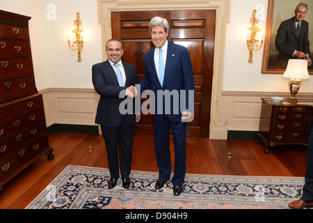 Secretary Kerry Shakes Hands With Bahraini Crown Prince Salman bin Hamad Al-Khalifa