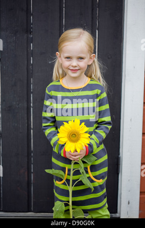 Portrait of girl holding sunflower Stock Photo - Alamy